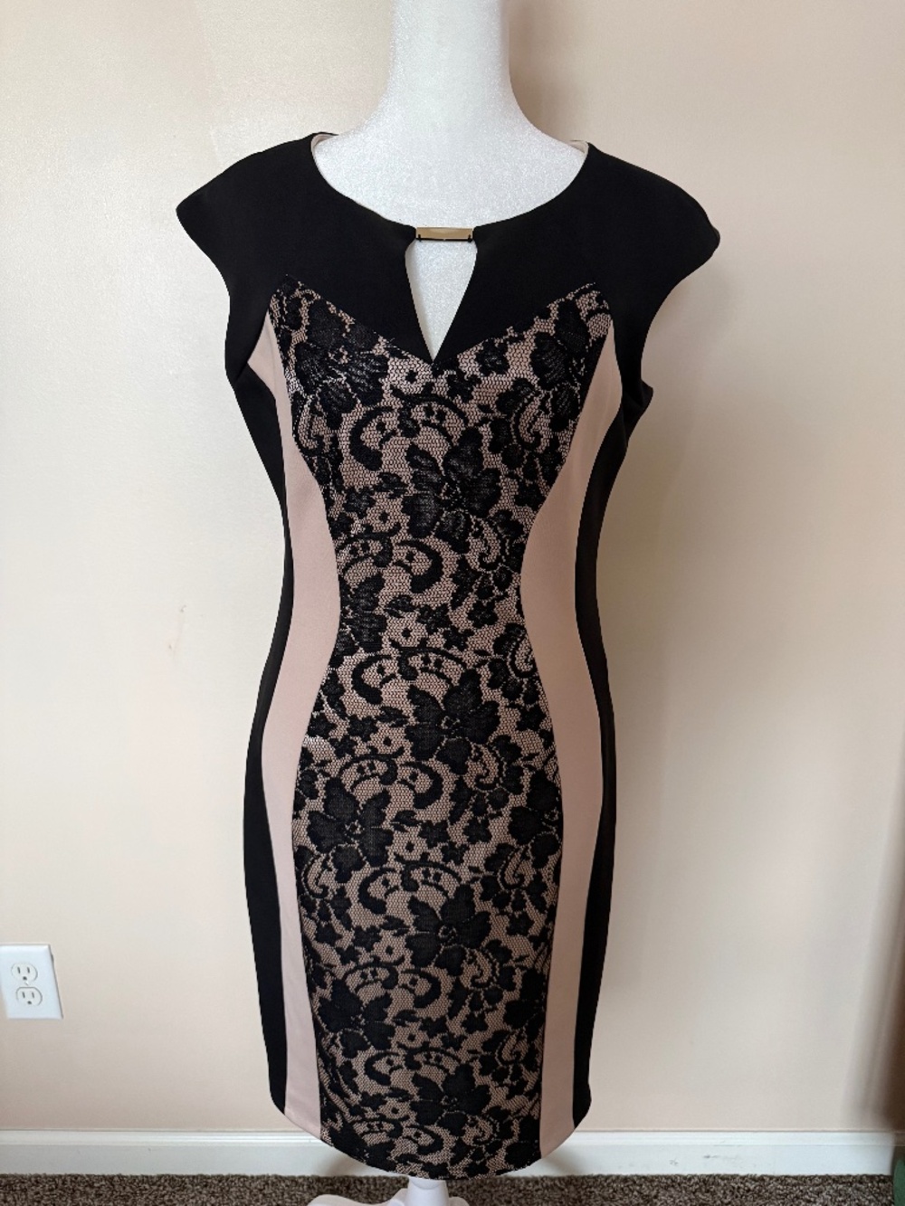 Black & Nude Lace Bodycon Cocktail Dress – Size 4